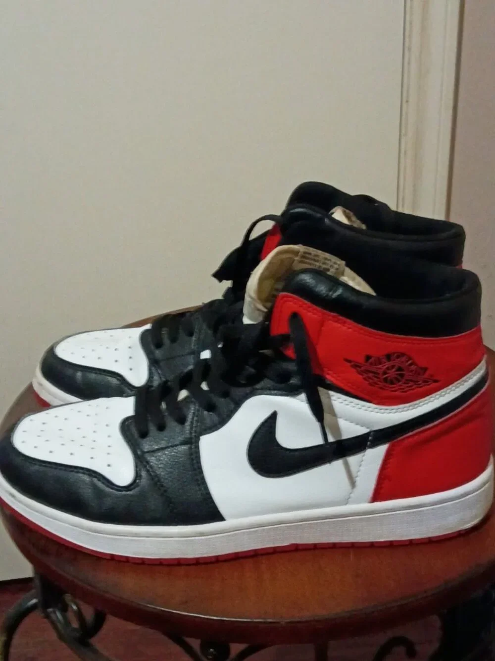 Nike Air Jordan 1 Retro High 2016 OG Black White Red 575441 125. Size 10 Men's